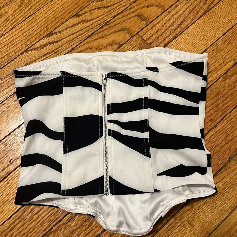 White fox white & black corset